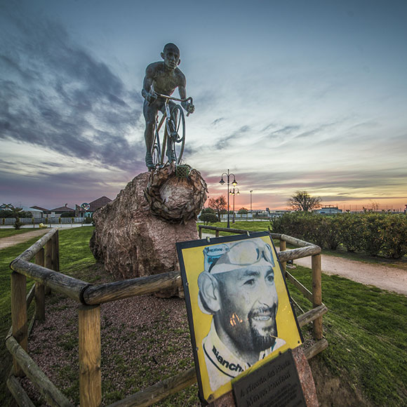 Monumento Pantani Cesenatico - Mattia Lumini Photo